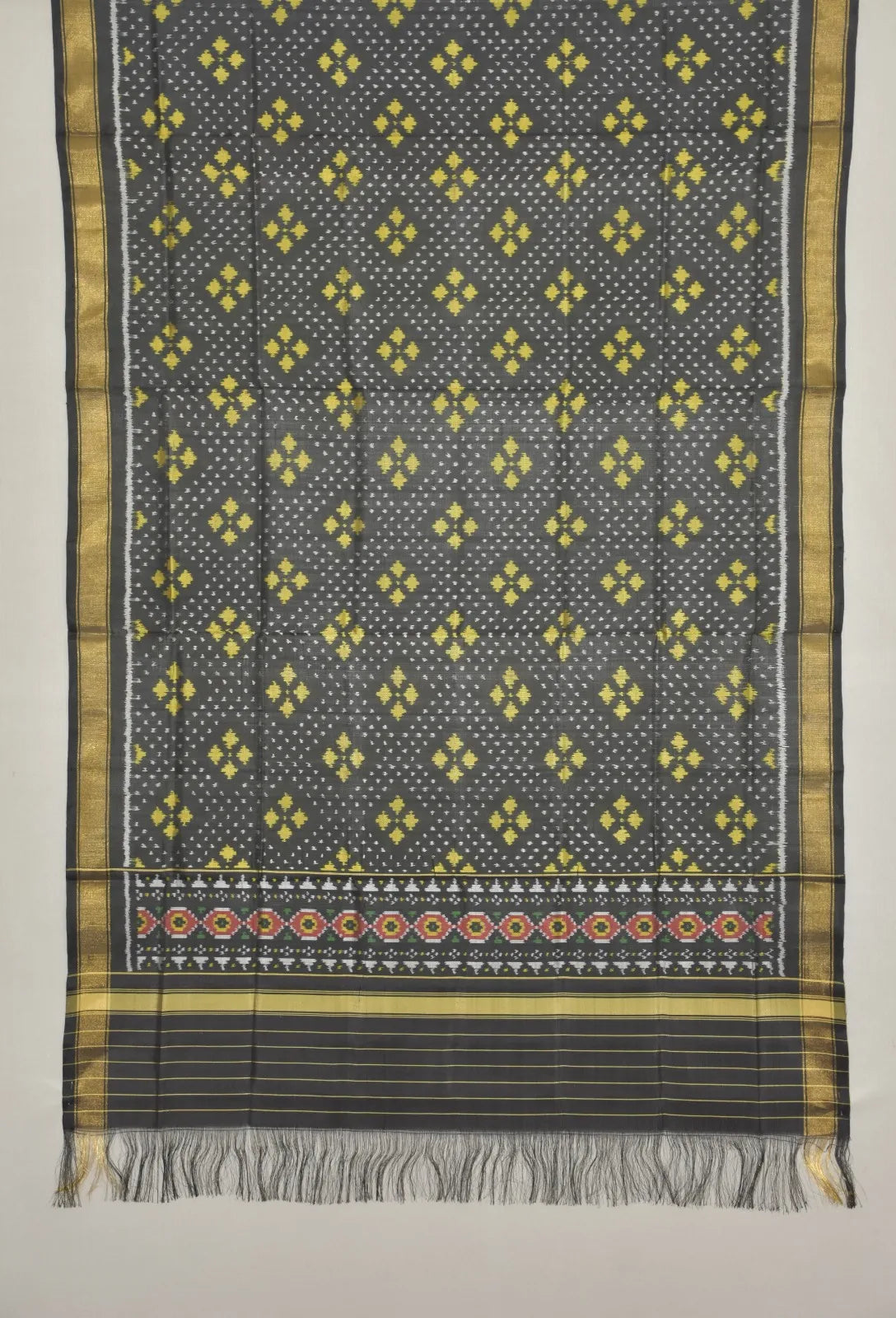 Diamond Butti Classic Patola Dupatta